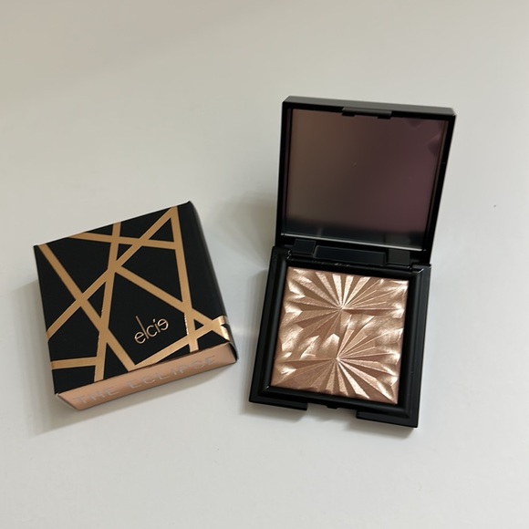 Elcie Cosmetics Luna Eclipse Highlighter, color is Luna - Picture 1 of 6